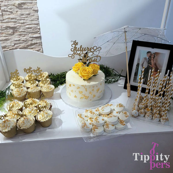 The Future Mrs Cake Topper Pour Bridal Shower avec le nom de famille