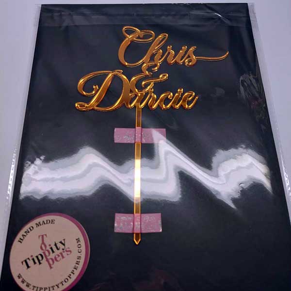 Cake topper de mariage avec le noms des couples en acrylique