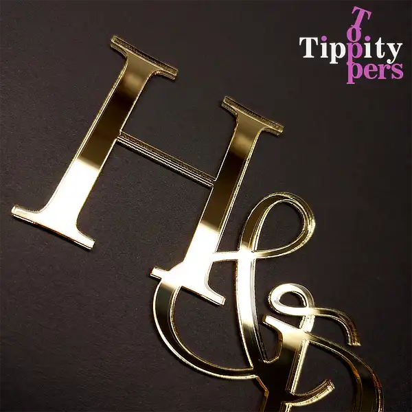 Cake charms de engagement personnalise avec le monogrammes des couples