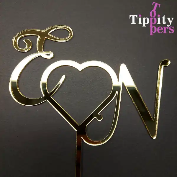 Cake topper de mariage personnalisé en acrylique avec initiales reliées à un coeur