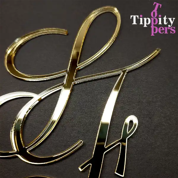 Cake charm de mariage personnalise avec le initiales des couples