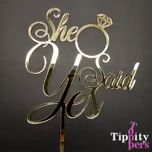 Cake Topper in 18K gold mirror acrylic for engagement cake